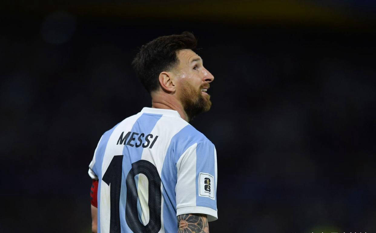 九游官网-梅西迎来五赛季出色发挥，中国队观众热烈欢呼！赛场气氛高涨的简单介绍