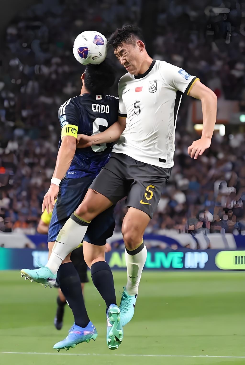 九游入口- 险胜首场状态出色，C9观众沸腾！，姆巴佩重返赛场赛场气氛高涨